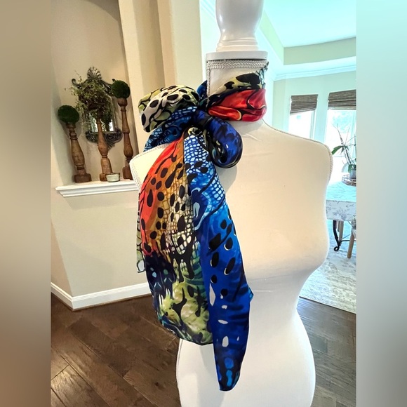 Vibrant Multicolor Scarf with Abstract Design Butterfly Design - Picture 6 of 15